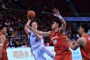 关于布鲁诺·费尔南德斯复出首秀出彩，山东泰山主场横扫北京首钢，豪取10连胜的信息